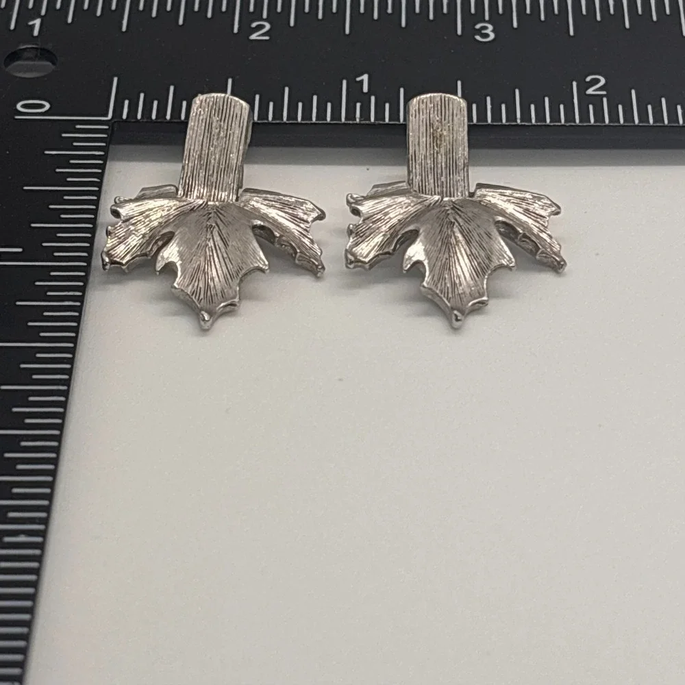 Tortolani Earrings Womens Silver Tone Leaf Clip On Vintage Statement Jewelry Art